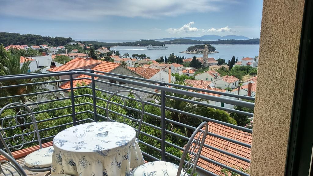 Apartment On Hvar Island ฮวาร์ ภายนอก รูปภาพ
