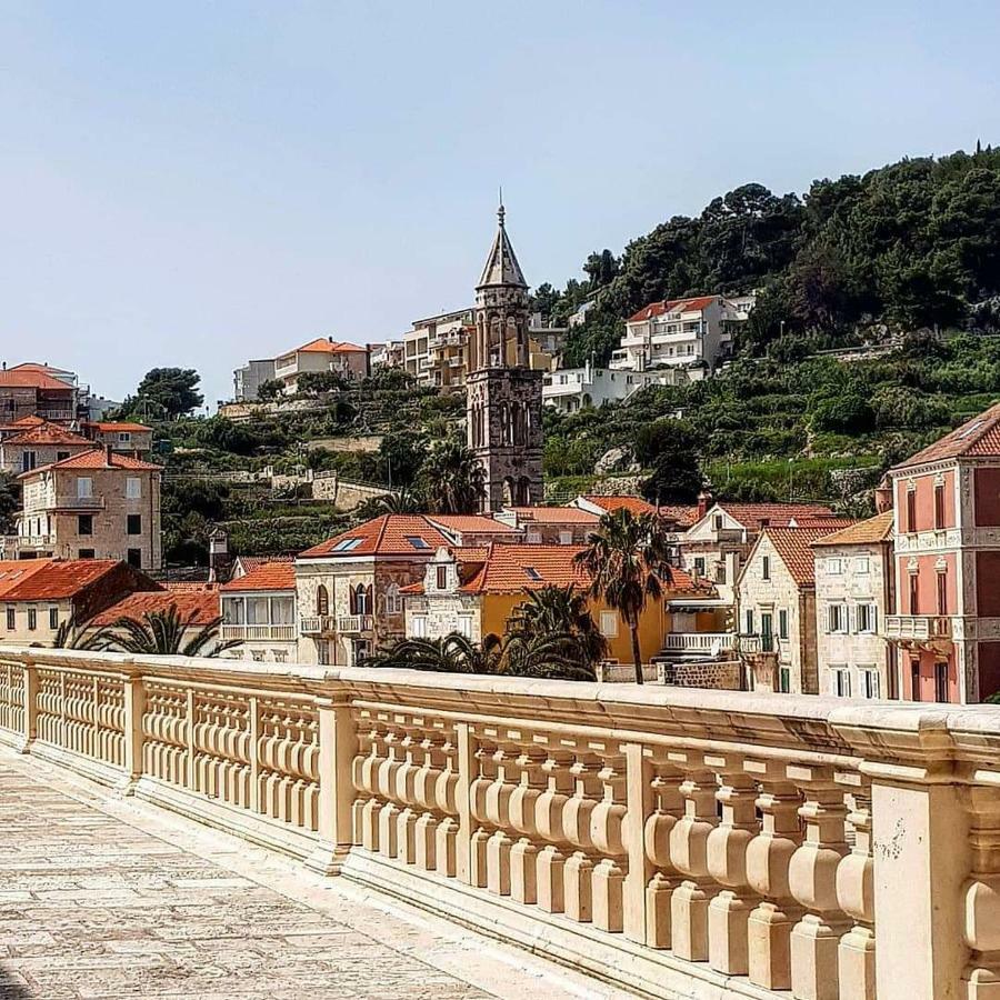Apartment On Hvar Island ฮวาร์ ภายนอก รูปภาพ