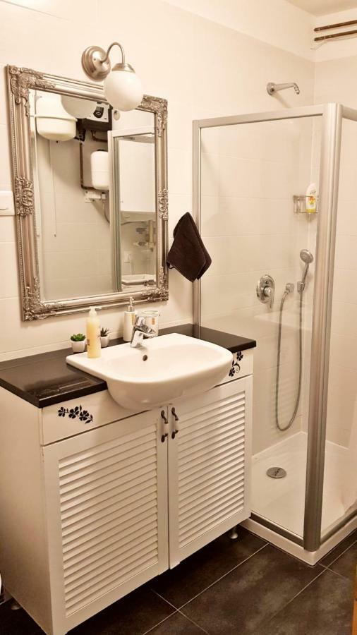 Apartment On Hvar Island ฮวาร์ ภายนอก รูปภาพ