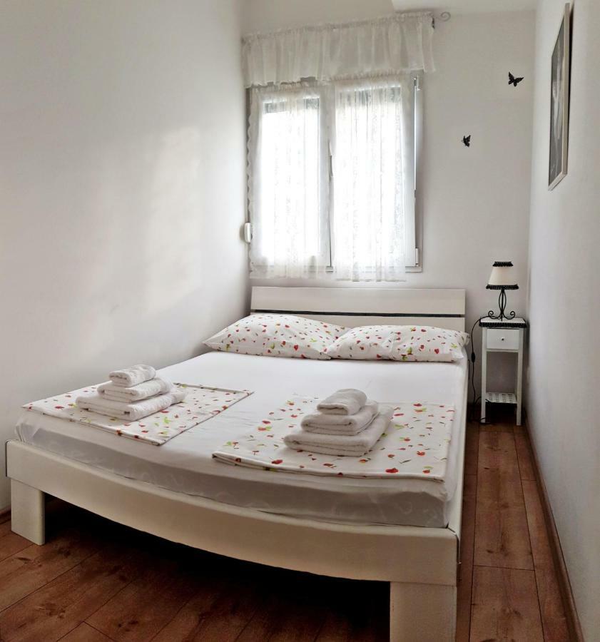 Apartment On Hvar Island ฮวาร์ ภายนอก รูปภาพ